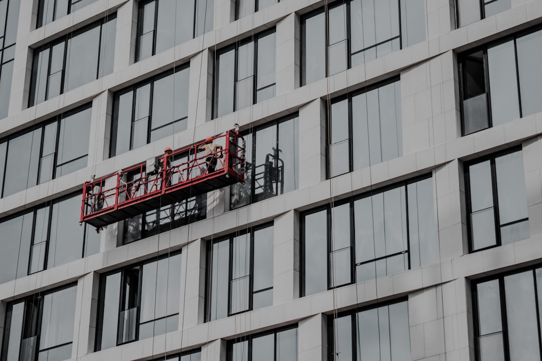 Window Cleaning with Platform Lift Prague – Safe Work at Height