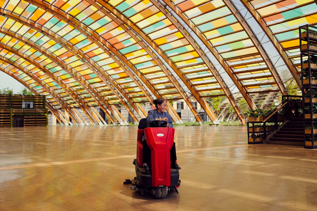 Machine Floor Washing Prague – Industrial Cleaning for Large Areas